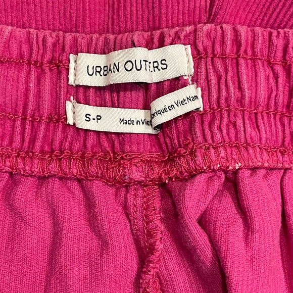 Urban outfitters magenta corduroy shorts with elastic waist and drawstring - Picture 3 of 4